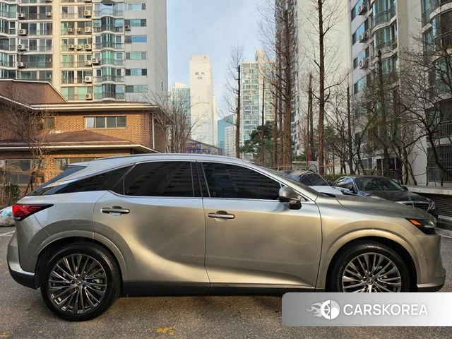 Lexus RX350h 5th generation 2024 Серебристо-серый из Кореи, фото 2