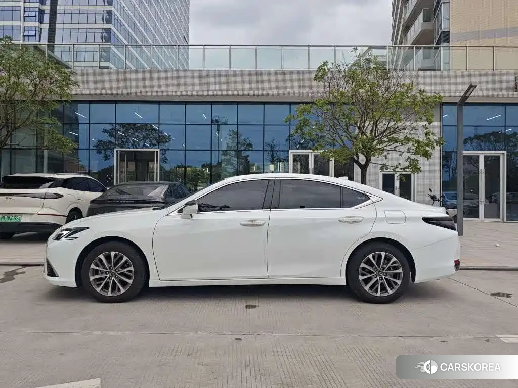 Lexus ES 2026 Белый из Китая, фото 3