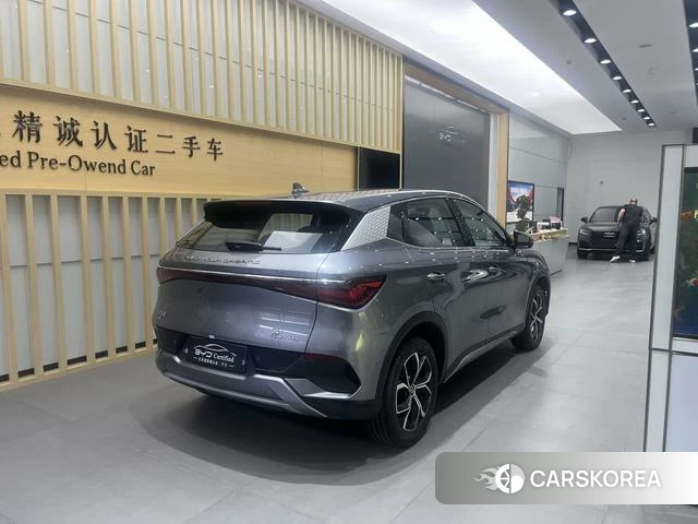 BYD Yuan PLUS 2023 Темно-серый из Китая, фото 2