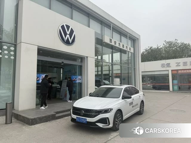 Volkswagen Lavida 2024 Белый из Китая, фото 2