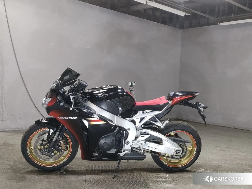 Проданный Honda CBR1000RR 2010 из Японии
