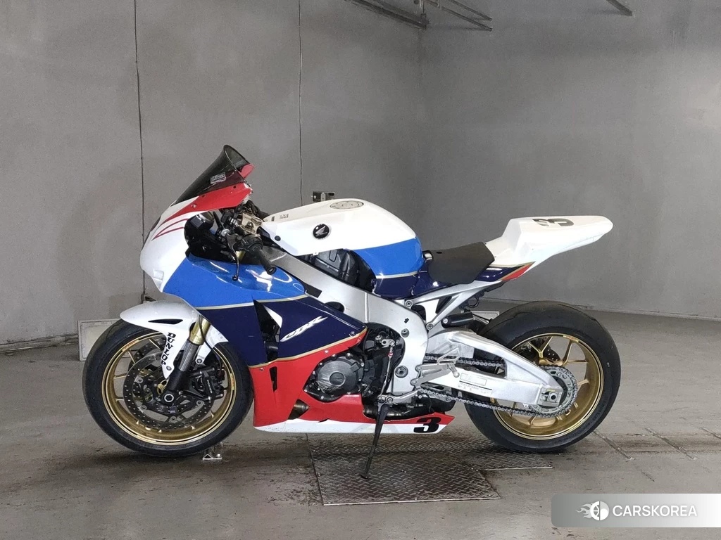 Проданный Honda CBR1000RR 2010 из Японии