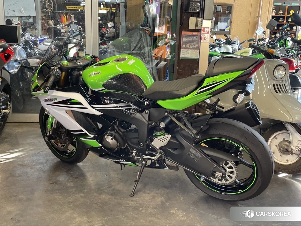 Проданный Kawasaki NINJA ZX-6R 2015 из Японии