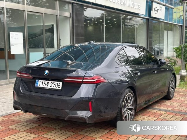 BMW 5 Series (G60) 2025 Синий из Кореи, фото 2