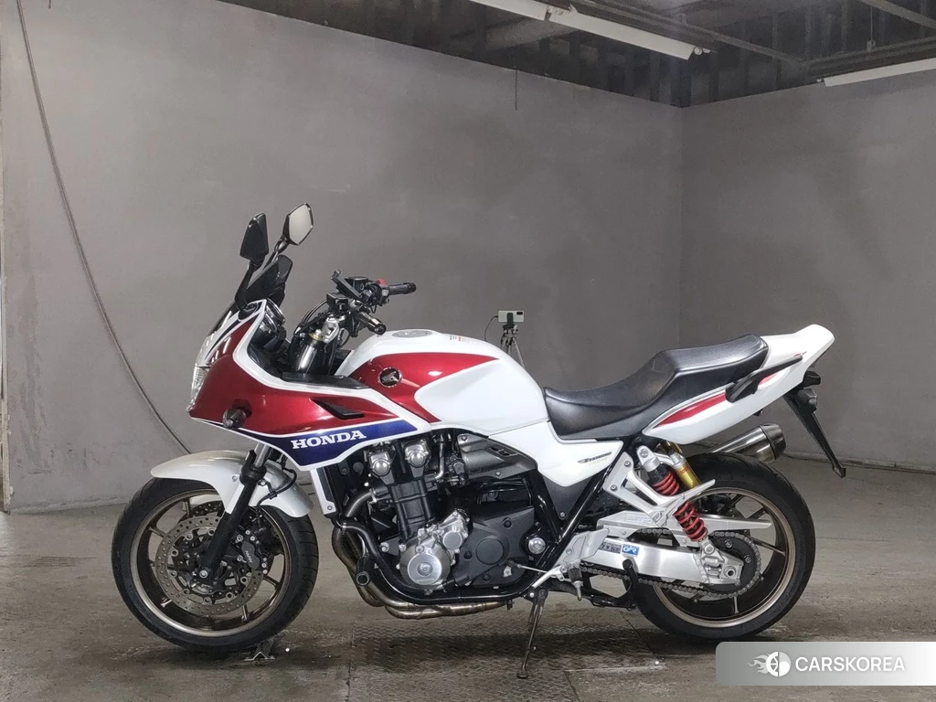 Проданный Honda CB1300SF BOLDOR 2014 из Японии, фото 2