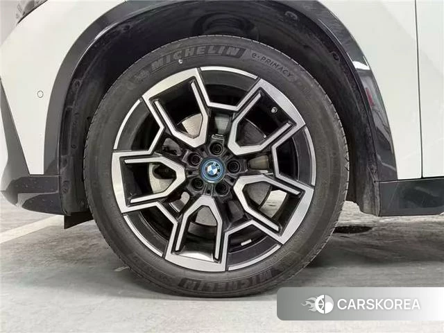 BMW iX1 2024 Белый из Китая, фото 2