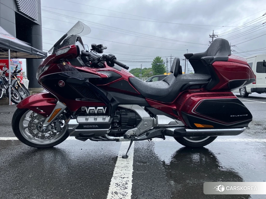 Проданный Honda GL1800 TOUR DCT 2018 из Японии