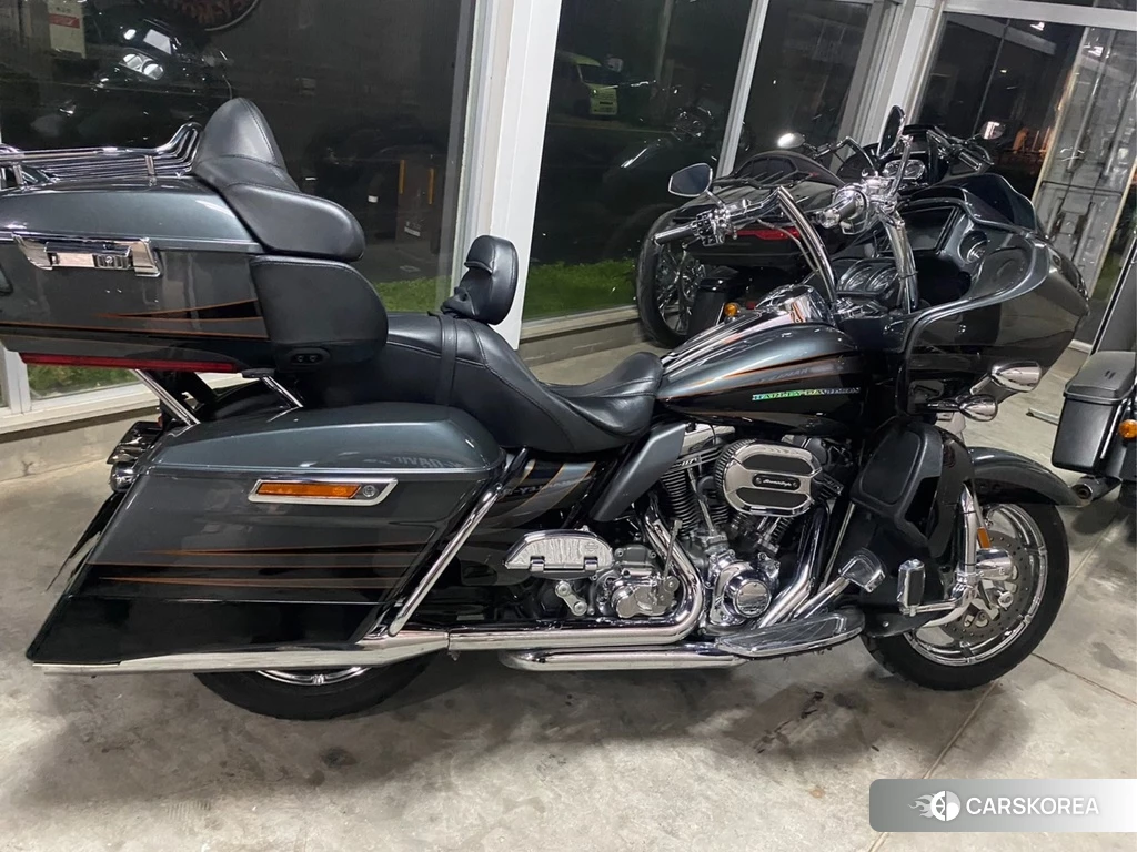 Проданный Harley-Davidson Road Glide FLTRUSE1800 CVO 2016 из Японии, фото 2