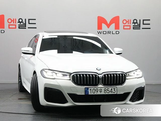 BMW 5 Series (G30) 2023 Белый из Кореи, фото 4