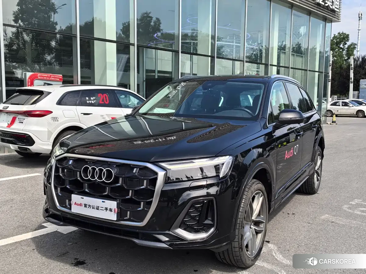 Audi Q7 2024 Черный из Китая, фото 2