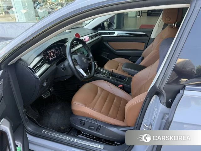 Volkswagen CC 2021 Серебристо-серый из Китая, фото 2