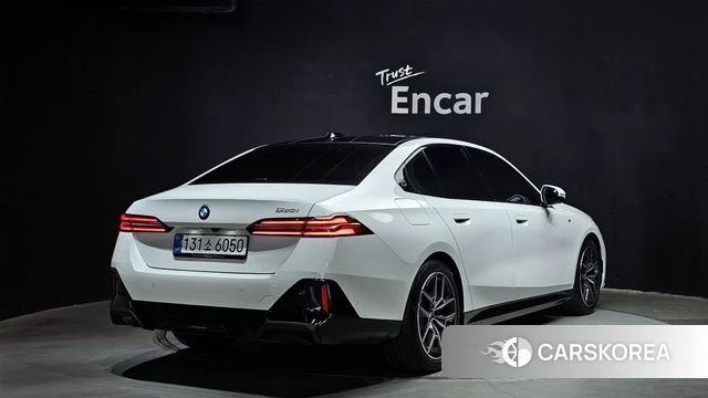 BMW 5 Series (G60) id 3876473 из Кореи 12