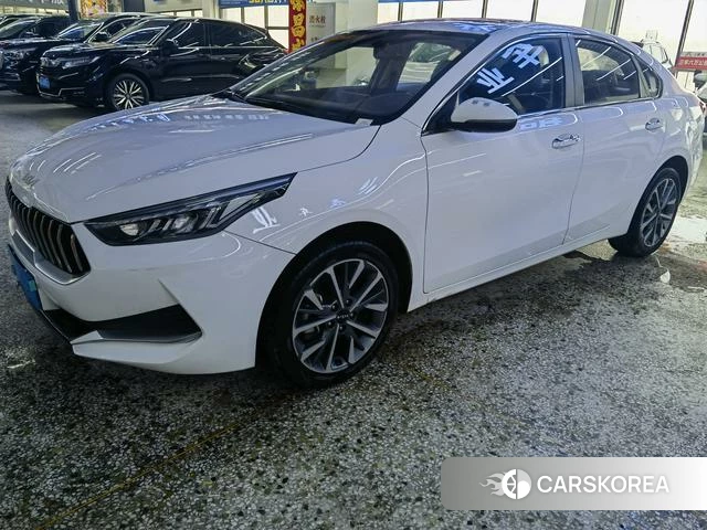 Kia K3 2022 Белый из Китая, фото 3