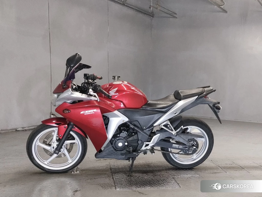 Проданный Honda CBR250R 2011 из Японии