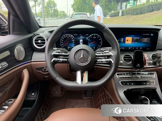 Mercedes-Benz E-class 2023 Черный из Китая, фото 6