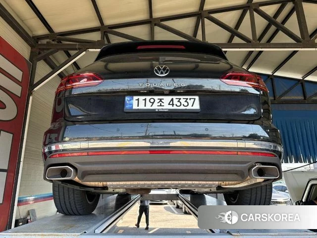 Volkswagen Touareg 3rd generation 2023 Черный из Кореи, фото 2