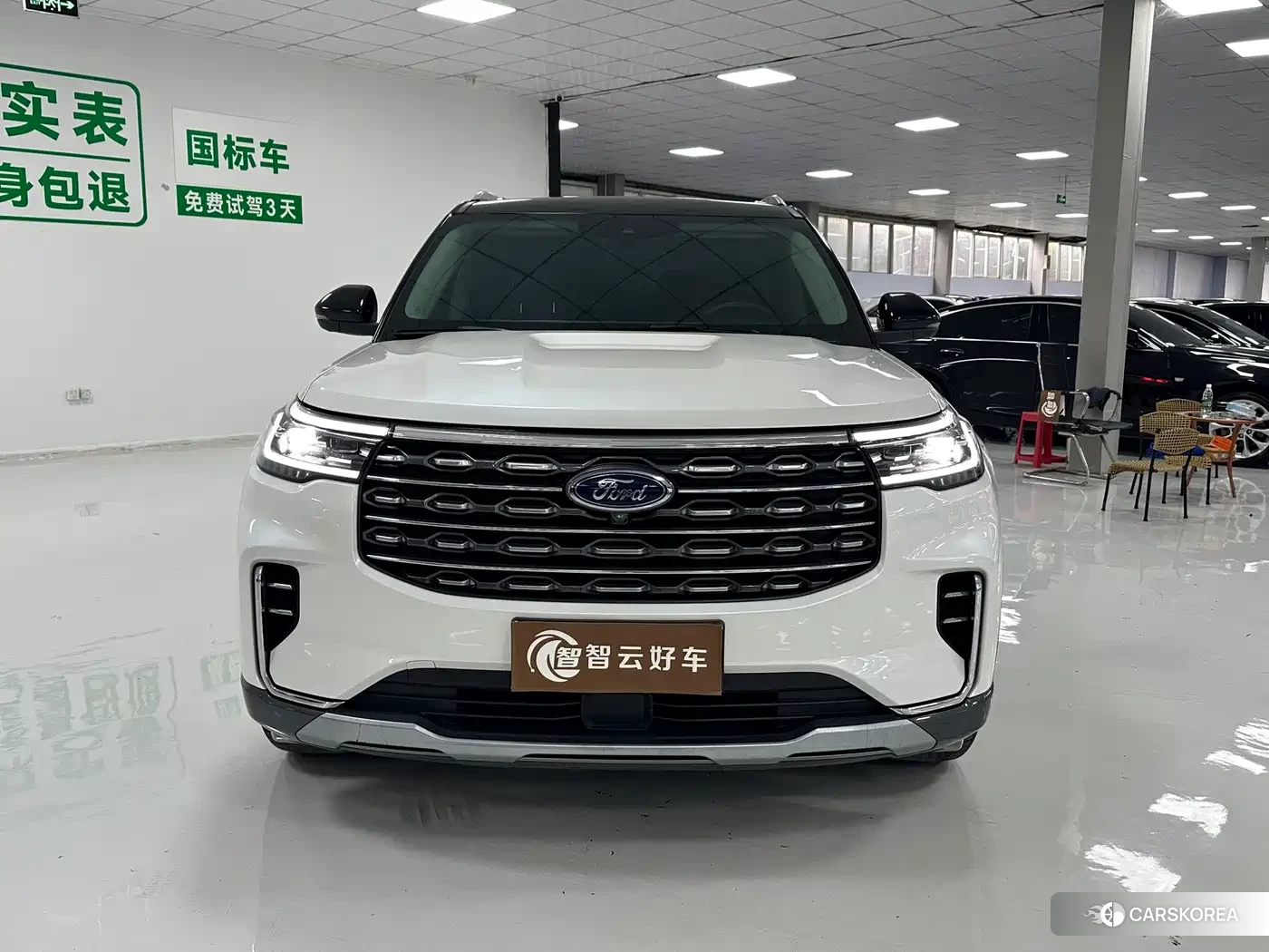 Ford Explorer 2023 Белый из Китая, фото 2
