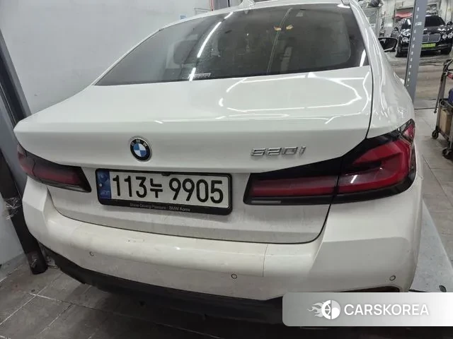 BMW 5 Series (G30) 2021 Белый из Кореи, фото 2