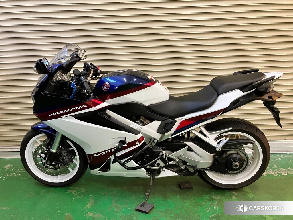 Проданный Honda VFR800F 2019 из Японии
