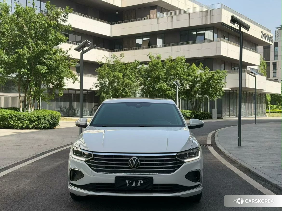 Volkswagen Lavida 2023 Белый из Китая, фото 2