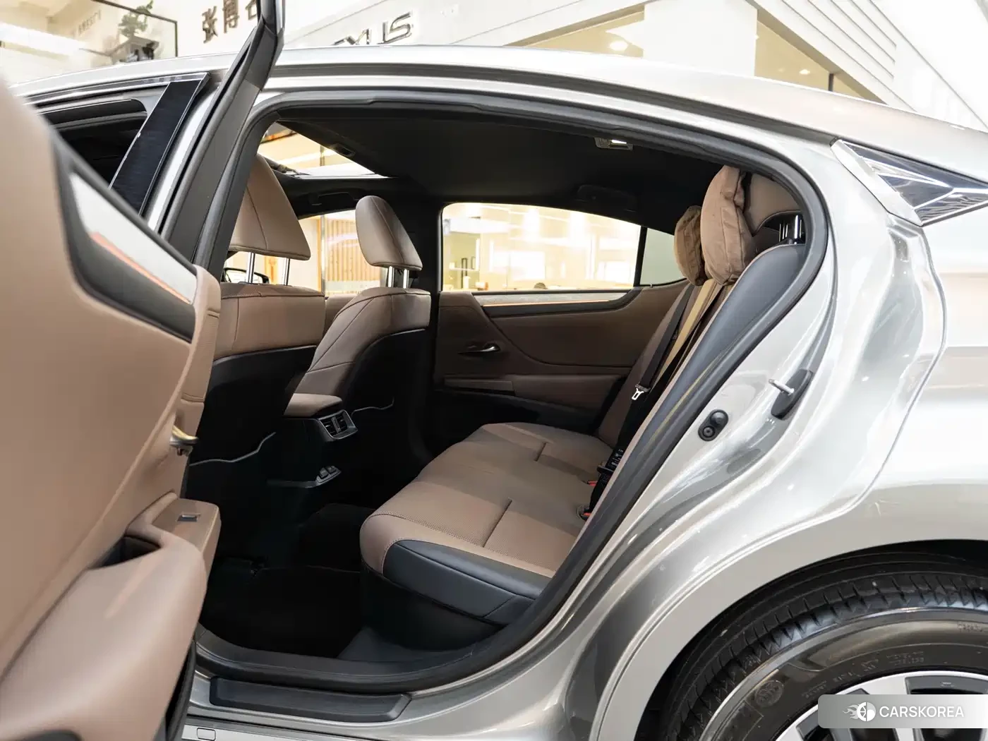 Lexus ES id 4606906 из Китая 12