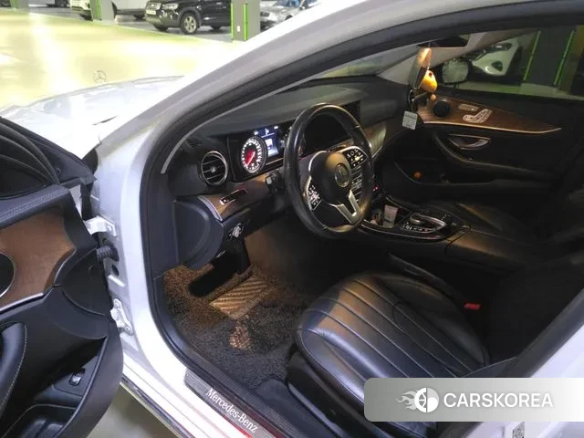 Mercedes-Benz E-Class W213 2019 Белый из Кореи, фото 2