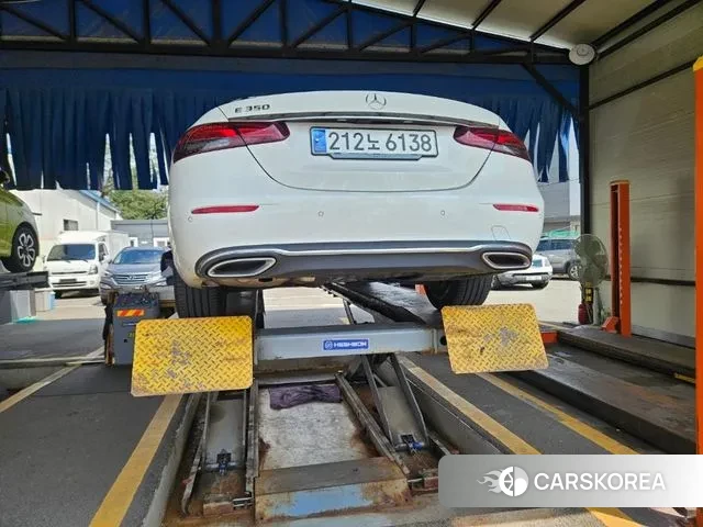 Mercedes-Benz E-Class W213 2023 Белый из Кореи, фото 2