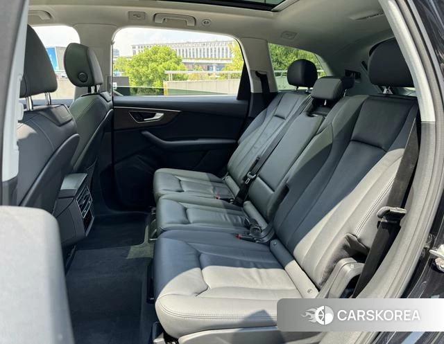 Audi Q7 2021 Черный из Китая, фото 3