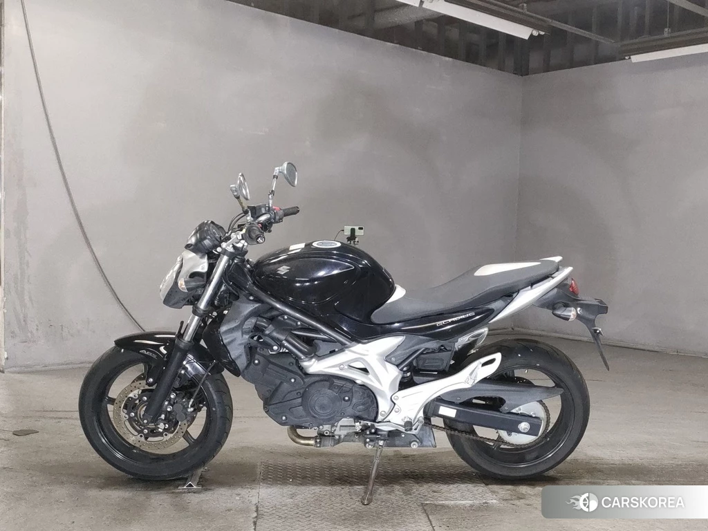 Проданный Suzuki GLADIUS 400 2011 из Японии, фото 2