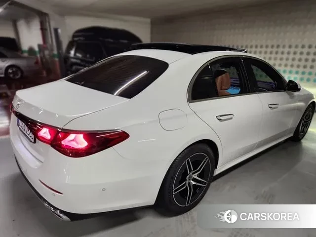 Mercedes-Benz E-Class W214 2025 Белый из Кореи, фото 2