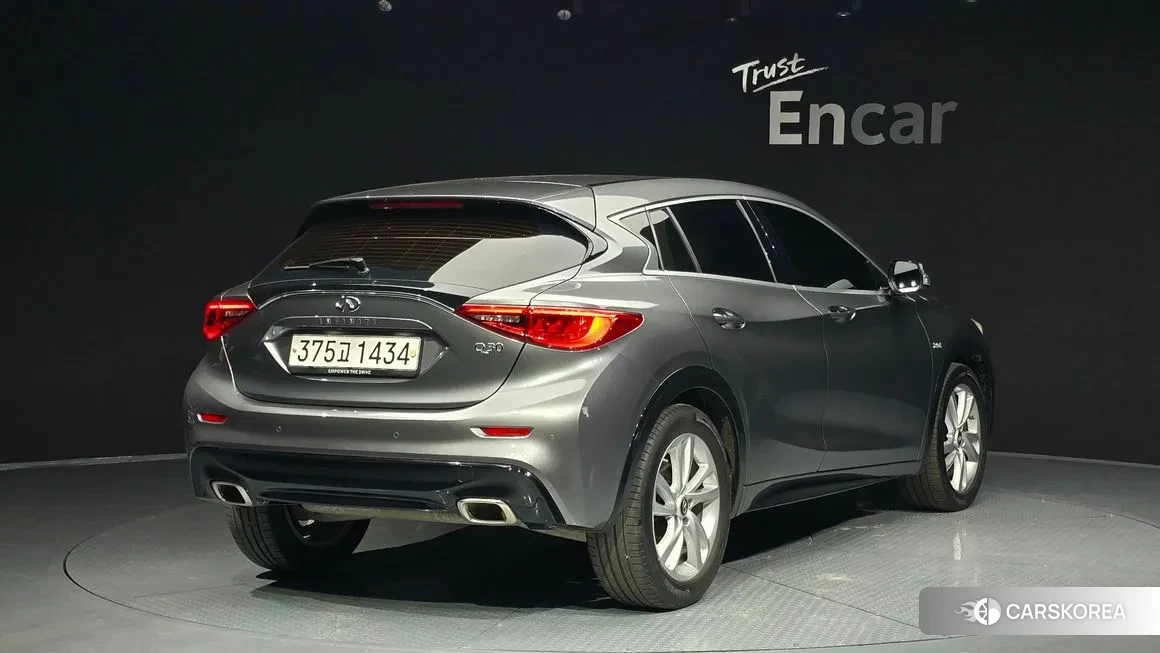 Infiniti Q30 id 1793650 из Кореи 12
