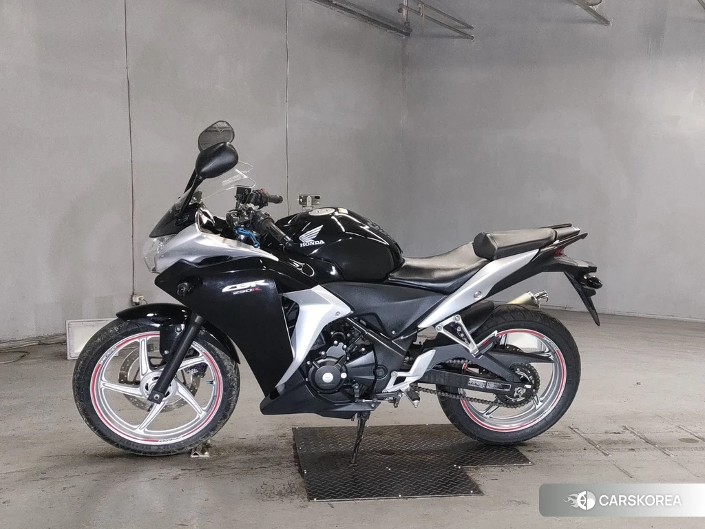 Проданный Honda CBR250R 2011 из Японии