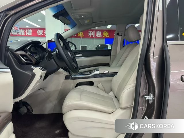 Buick GL8 2025 Шампань из Китая, фото 3