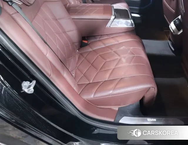 BMW 7 Series (G70) 2024 Черный из Кореи, фото 2