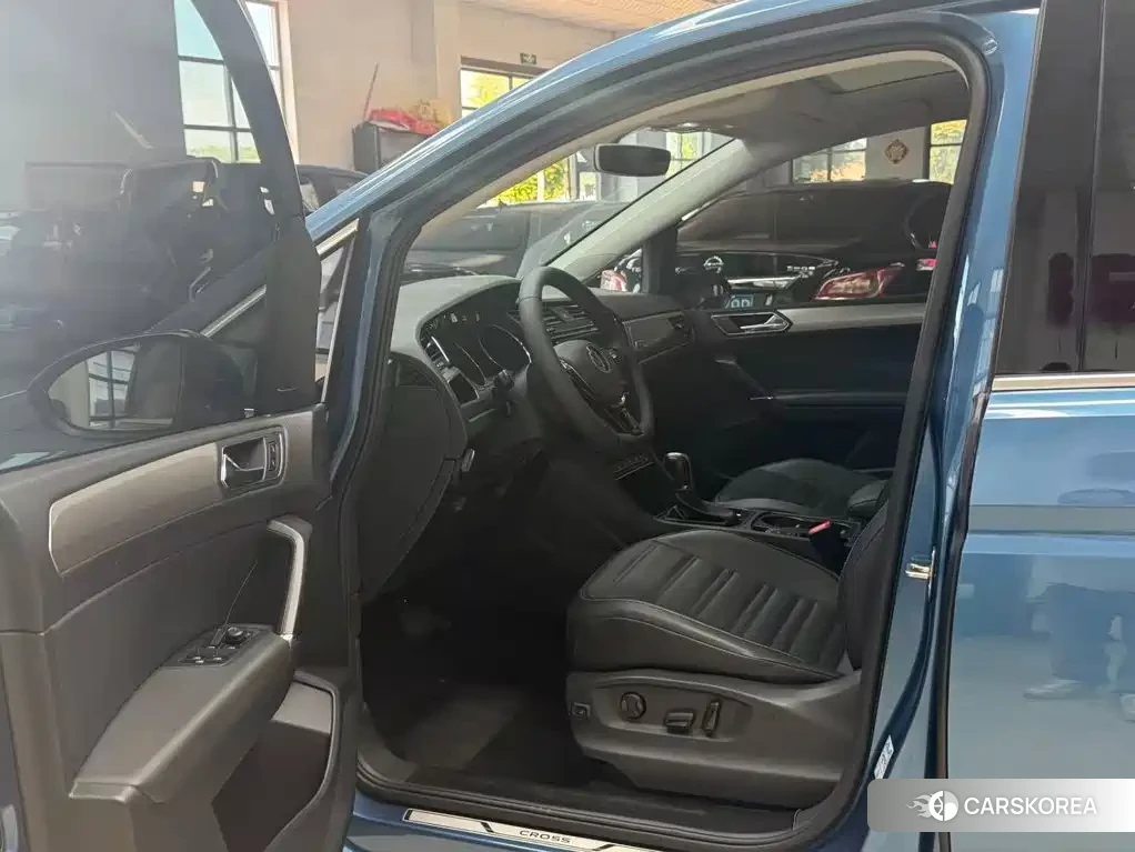 Volkswagen Touran L id 4685902 из Китая 12