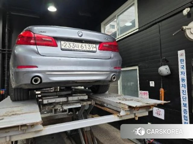 BMW 5 Series (G30) 2018 Серебристо-серый из Кореи, фото 2