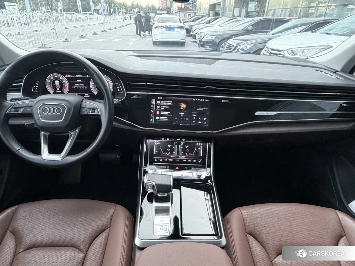 Audi Q7 2020 Темно-серый из Китая, фото 4