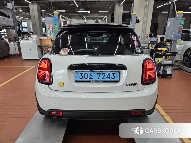 Mini Cooper Electric 2023 Белый из Кореи, фото 2