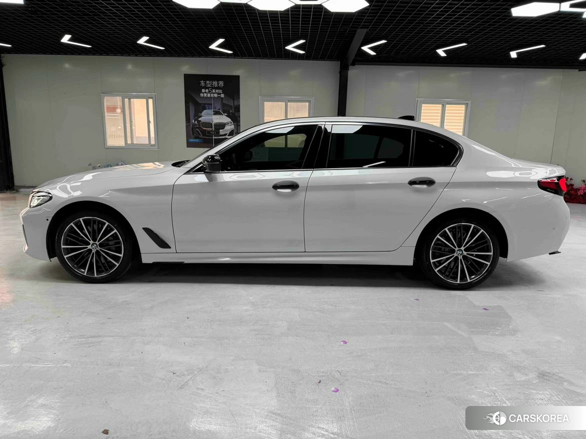 BMW 5 series 2022 Белый из Китая, фото 2