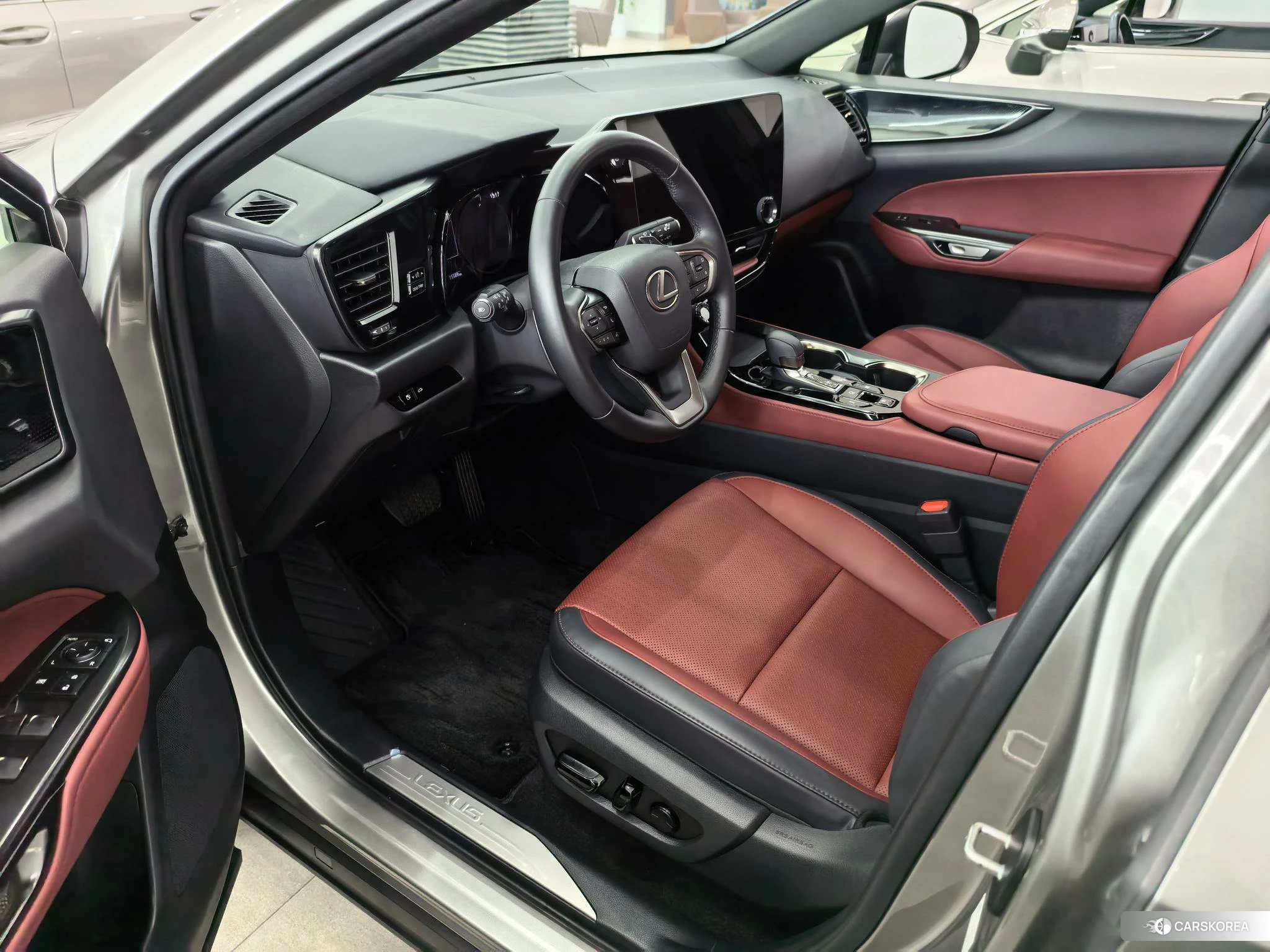 Lexus NX 2024 Серебристо-серый из Китая, фото 2