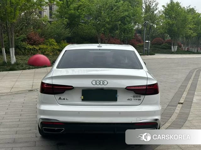 Audi A4L 2022 Белый из Китая, фото 2