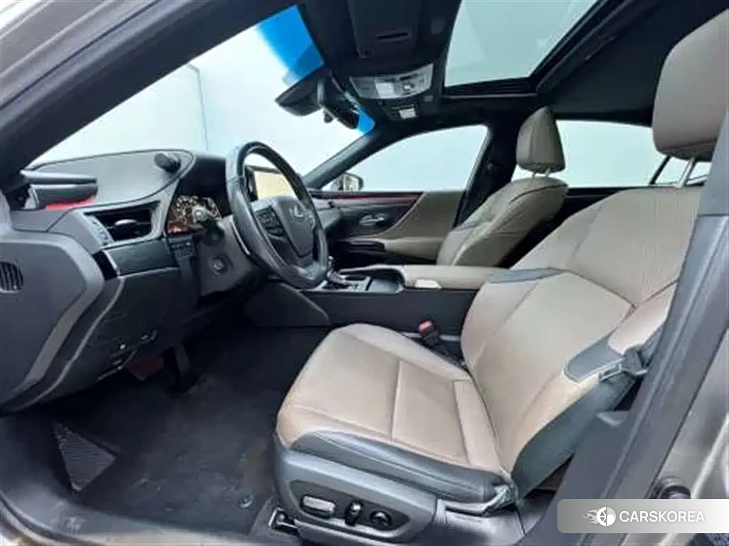 Lexus ES 2023 Silver/gray из Китая, фото 2
