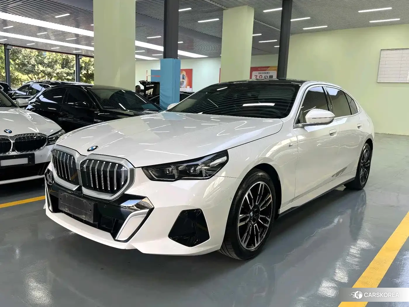 BMW 5 series 2025 Белый из Китая, фото 2