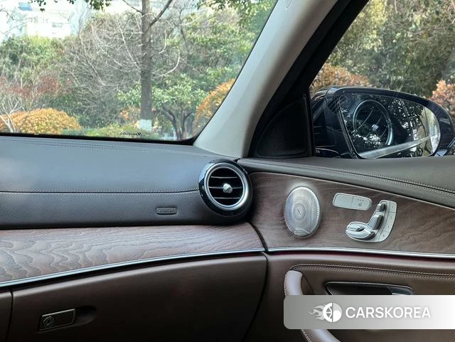 Mercedes-Benz E-class id 4374482 из Китая 12