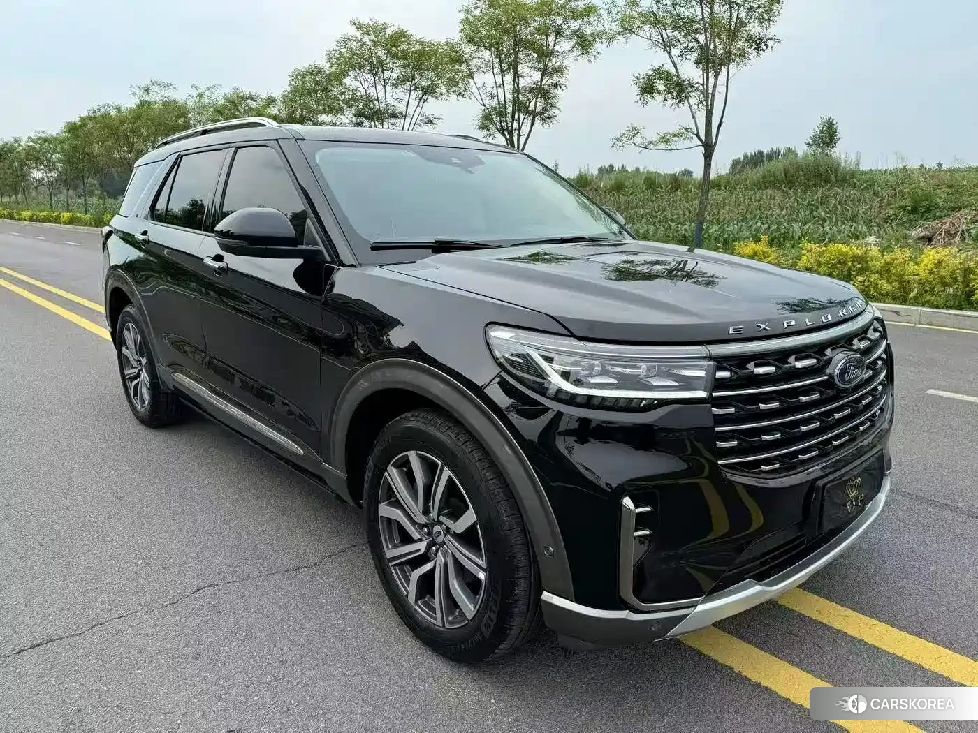 Ford Explorer 2023 Черный из Китая, фото 2