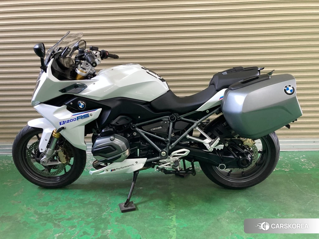 Проданный BMW R1200RS 2016 из Японии