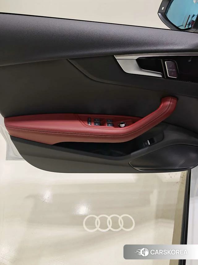 Audi A4L id 4380656 из Китая 7