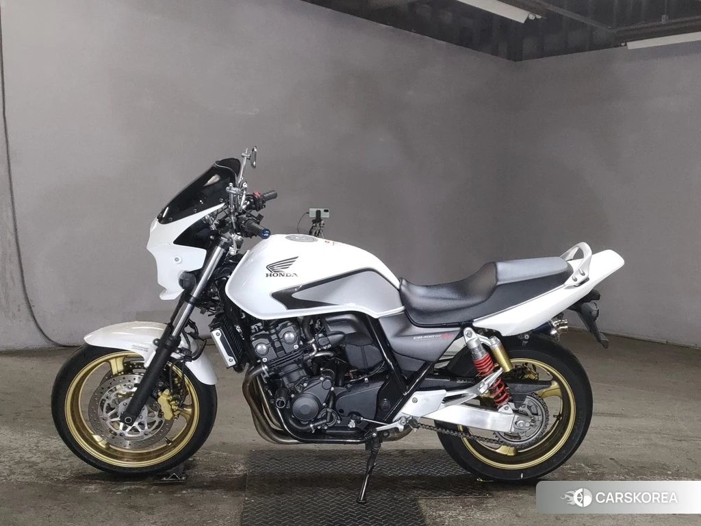 Проданный Honda CB400SF 2011 из Японии, фото 2