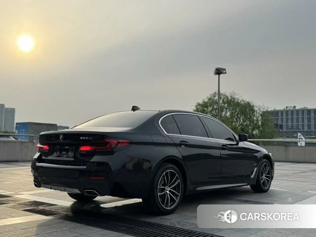 BMW 5 series 2021 Черный из Китая, фото 3