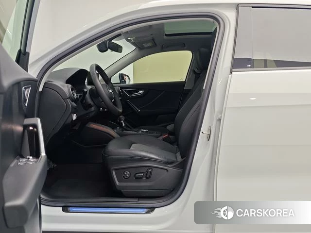 Audi Q2L id 4209592 из Китая 12